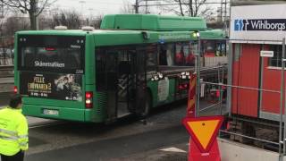 Här dras armeringsjärnen ut ur olycksbussen [upl. by Rudman]