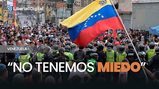 VENEZUELA  Miles de personas vuelven a las calles pese a la terrible represión de Maduro [upl. by Trill]