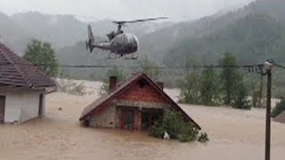 Dramatic helicopter rescue in floodravaged Bosnia [upl. by Glanti]