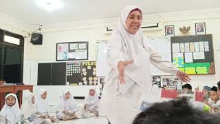 P5 Bangunlah Jiwa Raganya Games Tukar Kado Kelas 4B Hebat SD Khadijah [upl. by Nyrb]