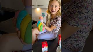 Lia macht Knete selber basteln knete lernen kinder kindervideo gesund selbstgemacht diy [upl. by Kinemod666]