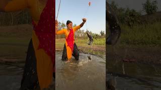 Unique hook fishing video indianladyhookfishing fishvideo fishingmethods villagehookfishing [upl. by Franchot]