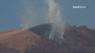 Incendio sul Monte Cornizzolo in volo due elicotteri [upl. by Valorie]