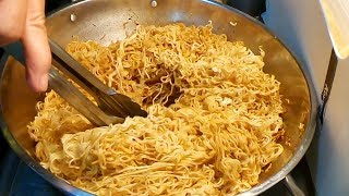 Japanese Yakisoba bread 逢甲炒麵麵包 Teh Tarik  Taiwanese Street Food [upl. by Kcor]