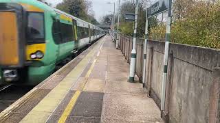 Southern passing balcombe for London Victoria [upl. by Suaeddaht]