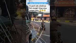 Momen busway dilempar batu nabrakmobil funnyvideo [upl. by Thurmann]