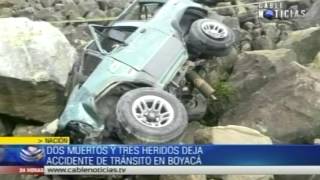 Dos muertos y tres heridos en accidente de tránsito en Boyacá [upl. by Ahsinrev192]