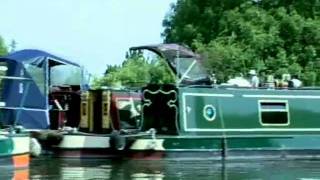 NARROWBOATS  A NOVICES GUIDE TO NARROWBOATING [upl. by Oiliduab]