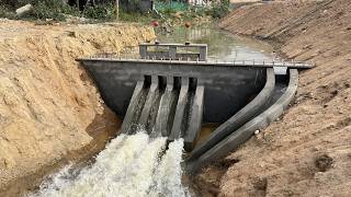 Construction of a powerful 4gate discharge dam [upl. by Hnao]