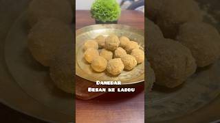 Perfect Danedar Besan ke laddoo youtubeshorts besanladdoo itseasyampyummycooking [upl. by Hcurob123]