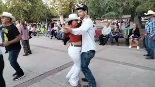 me fuí a bailar a las verbenas del parque revolución en Chihuahua con mi amigo Gustavo Chikilin 💃💃 [upl. by Normalie]