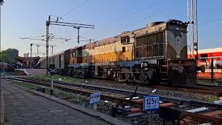 2 IN 1 SHUNTING TRAINS TOWARS VSKP COACH DEPO YARD AP EXPRESS  DURG EXPRESS [upl. by Nnairet]