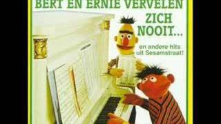 Bert amp Ernie en de Alfabetmars Dutch Sesame Street [upl. by Beitch]