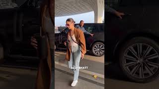 Alia Bhatt leaving for Delhi to Promote her upcoming film Jigara aliabhatt jigratrailer [upl. by Ecnadnak]