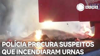 Polícia procura suspeitos que incendiaram urnas com votos nos EUA [upl. by Irish490]