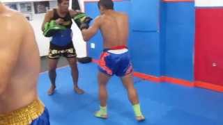 Treino de muay thai com tailandês Manop [upl. by Martijn]