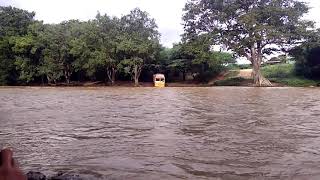 Lorry river crossing in Thengumarahada parisalthorai [upl. by Chiles]