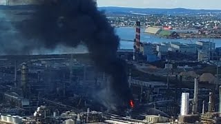 Explosión e incendio en la refinería más grande de Canadá [upl. by Dewayne]