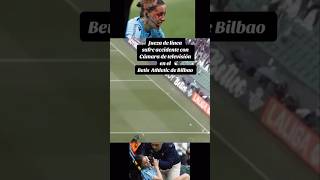 Accidente Jueza de Línea con Cámara de Televisión Betis vs Athletic de Bilbao 🎥💥⚽️ viral shorts [upl. by Ittak321]