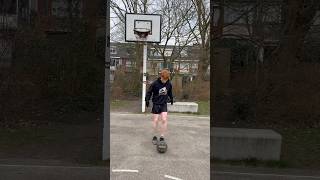 “Wanneer 1x in the game niet genoeg is 🤪” shorts fyp backinthegame football trickshot [upl. by Ysnil64]