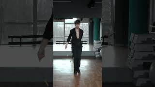 Jump rope dancing Cha cha male dance with the jump rope [upl. by Aime]