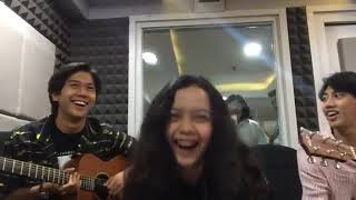 Svmmerdose  Iqbaal Ramadhan Rinrin Agy  Live di Radio [upl. by Imena697]