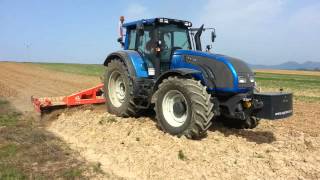 Valtra T213 amp Kuhn HR 6003 [upl. by Evvy]