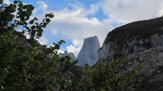 PICOS D EUROPA PUEBLO DE BULNES UNA PARROQUIA DEL CONCEJO DE CABRALES ASTURIAS 30 SEPTIEMBRE 2024 4k [upl. by Ennaoj]