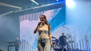 Sigrid  Dont Feel Like Crying Live from Manchester Apollo 10th November 2022 [upl. by Lavotsirc579]