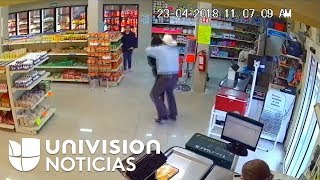 Un mexicano frustró un robo con pistola lanzándose sobre el ladrón y forcejeando con él [upl. by Attenborough]