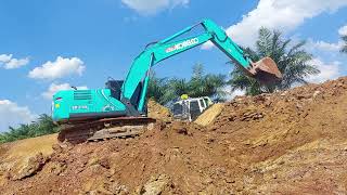 สามตักออก KOBELCO SK210LC10 บุ้งกี๋ 11คิว งานเปิดบ่อ ถมที่ ชมไป บ่นไป excavator and truck EP9142 [upl. by Hayden304]