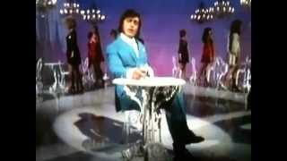 Engelbert Humperdinck Cafe 1970 Rare Video [upl. by Ellenuahs]