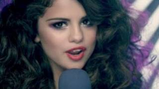 Selena Gomez Falling DownSuperBass Rap Chicago August 13 2011 [upl. by Verne]