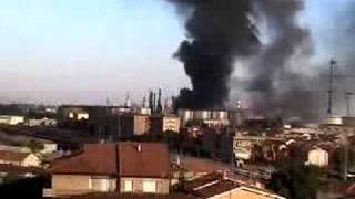 Explosion at API refinery Falconara Italy 8th Sept 04 [upl. by Aimas]