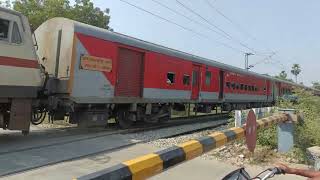 12470 Jammutawi Kanpur Express At Mallawan Hardoi [upl. by Briana873]