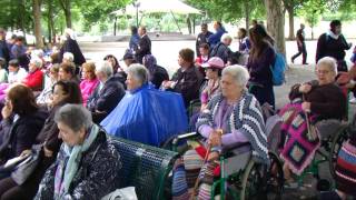 Lourdes 2011  Pellegrini dellUNITALSI la preghiera del rosario davanti alla Grotta [upl. by Eimaraj]