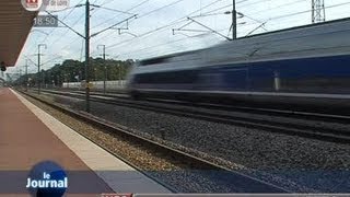 Un TGV rate son arrêt [upl. by Siurad870]