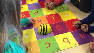 Een Beebot in de klas [upl. by Lashar]