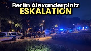 Schlägerei unter Flüchtlingen 😱🔥 Großer Polizeieinsatz in Berlin Alexanderplatz [upl. by Sicard]