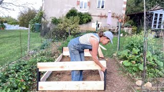 Inis Moestuin 34  Verhoogde moestuinbak maken en knoflook planten [upl. by Bartram]