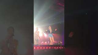 CMT Crossroads  Halsey amp Kelsea Ballerini  Miss Me More [upl. by Adachi]