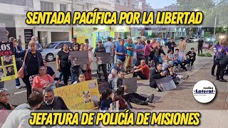 SENTADA PACÍFICA POR LA LIBERTAD EN JEFATURA DE POLICÍA DE MISIONES  RADIOLATERAL  04102024 [upl. by Anny948]