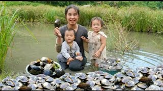 Single mother Harvests oysters to sell at the marketand cooks oyster porridgefor her children to eat [upl. by Eirffej]