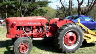 International Harvester 300 Utility tractor [upl. by Coriss]