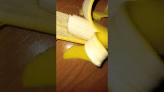 Estoy comiendo una banana [upl. by Ynagoham]