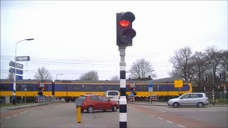 Spoorwegovergang Wierden  Dutch railroad crossing [upl. by Burk168]