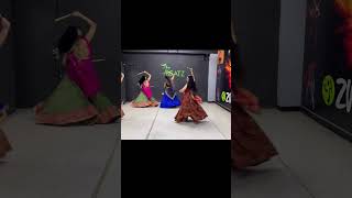 Dholi taaro dhol baaje  garba  navratri dance  dandiya steps  Aarushi Agrawal garba dandiya [upl. by Eiznek]