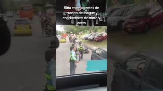 Motociclistas y agentes de tránsito protagonizan enfrentamiento en avenida de Ibagué [upl. by Aretse]