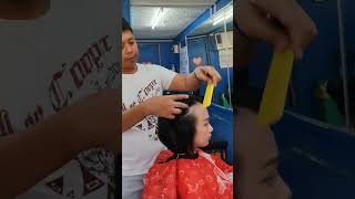 cewek cantik potong rambut di barbershop beatiful girl haircut in barbershop [upl. by Lambard]