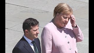 BUNDESKANZLERIN So erklärt Angela Merkel ihren ZitterAnfall [upl. by Nuriel]